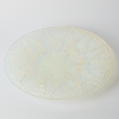 A French Art Deco Glass Plate by Pierre d&rsquo;Avesn