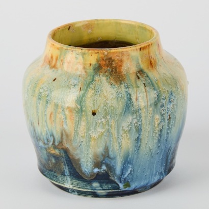 A Briar Gardner Vase