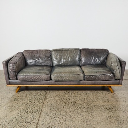 A Contemporary Leather Three Seater Sofa