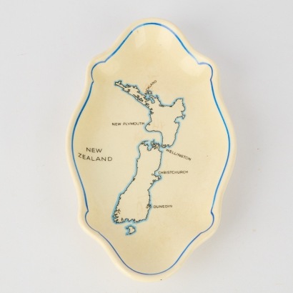 A Rare Art Deco 1928 Royal Doulton Map of New Zealand Dish