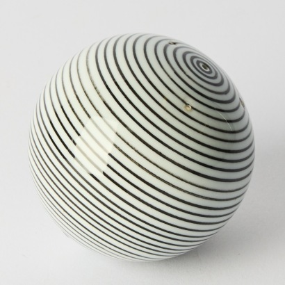 A Spiral Pattern Ceramic Ball
