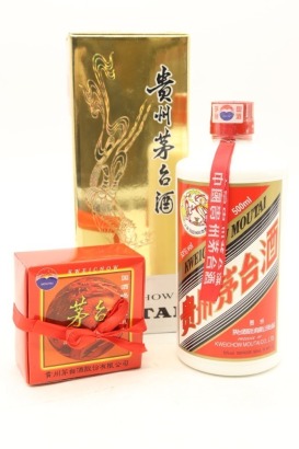 (1) 2009 Kweichow Flying Fairy Moutai with two glasses, 53% ABV, 500ml (GB)