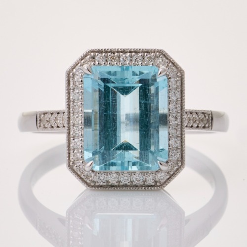 18ct White Gold, 3.52ct Aquamarine / 0.20ct Diamond Cluster Ring
