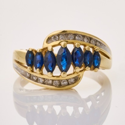 14ct Yellow Gold, Vintage, Sapphire / .12ct Diamond Dress Ring