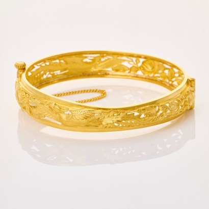 23ct Yellow Gold, Vintage, Pierced Out Hinged Bangle