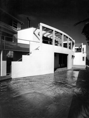 MAX DUPAIN House in Rose Bay designed by Andrew Metcalf