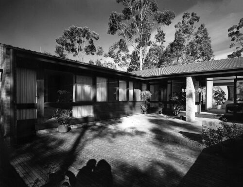 MAX DUPAIN Courtyard "J" - Pettit & Sevitt - Ancher, Mortlock, Murray & Woolley - NSW Chapter Merchant Housing Award Category E