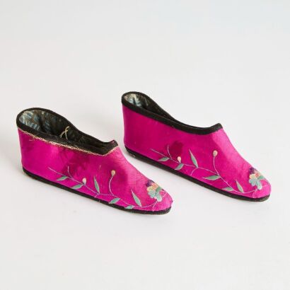 A Pair Of Chinese Qing Dynasty Women&rsquo;s Embroidered Shoes