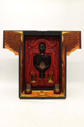 (1) Patron 'X Guillermo del Toro' Tequila Extra Anejo Set, Jalisco, 750ml + 100ml (GB)