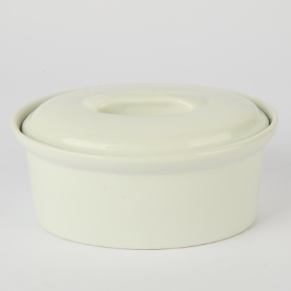 An Aplico Lidded Porcelain Dish