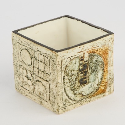 A Troika Vase by Ruth Larratt