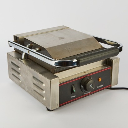 A Commercial Grade Toasted Sandwich Press
