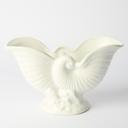 A White Crown Lynn Nautilus Vase #550