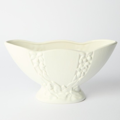 A White Crown Lynn Vase #553