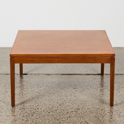 Mid Century End Table in Mahogany