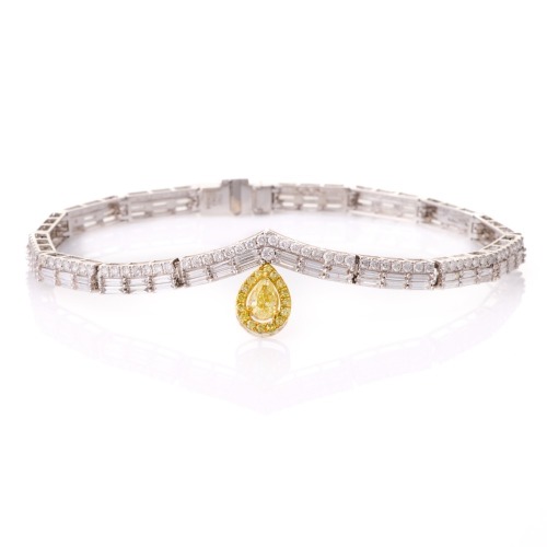 18ct White / Yellow Gold, 3.77ct Diamond Bracelet