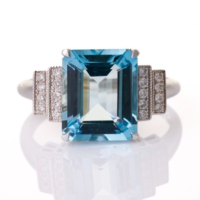 18ct White Gold, 3.79ct Aquamarine / 0.12ct Diamond Dress Ring