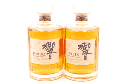 (2) Hibiki Blender's Choice Blended Japanese Whisky, 700ml
