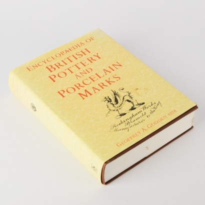 Encyclopaedia of British Pottery and Porcelain Marks by Geoffrey A. Godden