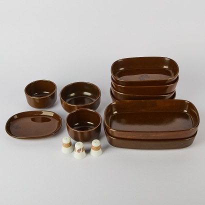 A Rare 13 Piece Crown Lynn Air New Zealand Set