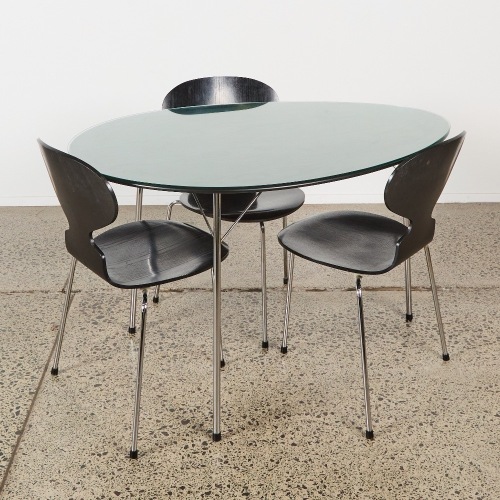 An Arne Jacobsen 100-Year Anniversary Set with Three Ant Chairs and One Egg Table by Fritz Hansen