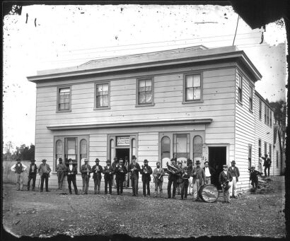 J BRAGGE Braggins Hotel, Masterton