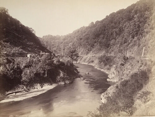 WRIGGLESWORTH & BINNS Manawatu Gorge 