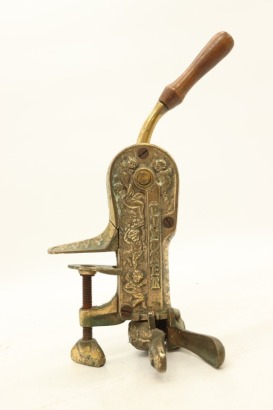(1) Rogar Vintner Table-Mounted Brass 'Bacchus' Wine Bottle Opener &diams;