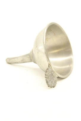 (1) Vintage Etain Pewter L'Esprit & Le Vin French Wine Funnel &diams;