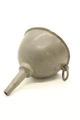 (1) Vintage Wine Funnel &diams;