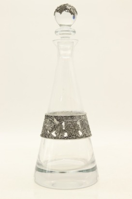 (1) Royal Selangor William Morris Crystal Decanter with Pewter Adornments &diams;