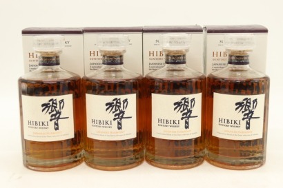 (4) Hibiki Japanese Harmony Blended Whisky, 43% ABV