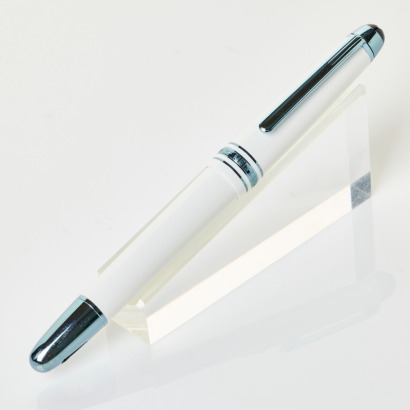 Montblanc, Meisterst&uuml;ck Glacier Classique Fountain Pen White Fine with Box - As new