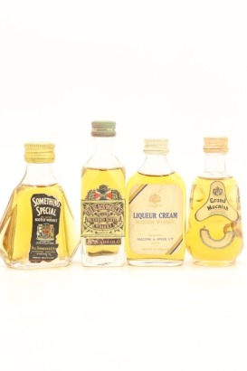 (1) Mixed Blended Scotch Whisky Miniatures, 4 Bottles Sold as One Lot