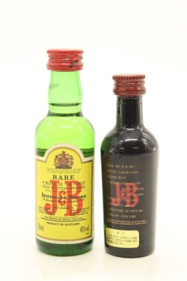 (1) Mixed J&B Old Scotch Whisky Miniatures, 2 Bottles Sold as One Lot