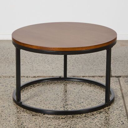 A Minimal Cicrcular Side Table