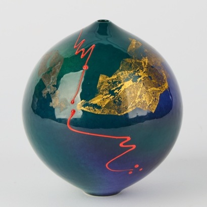A Peter Collis Gold Leaf Orb Vase, 1995