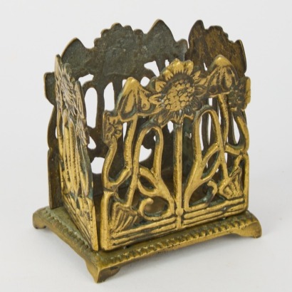 An Art Nouveau style Chinese Pen Holder