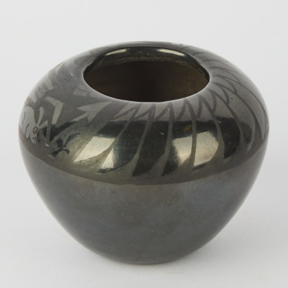 An Alfred Aquila Pueblo Potter Vase
