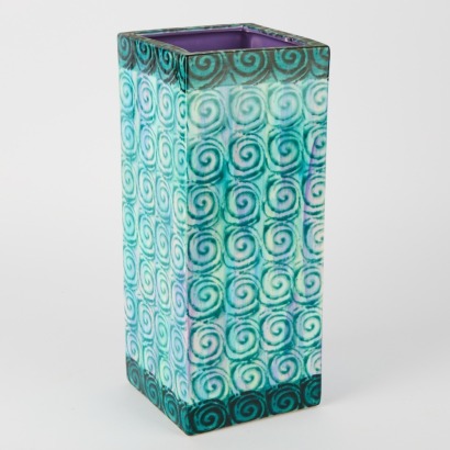 A New Zealand Spiral Pattern Pottery Vase
