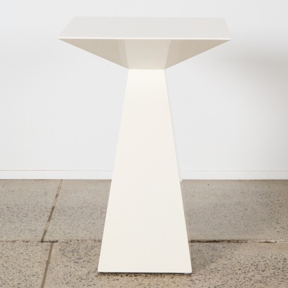 A Geometric Vida High Table