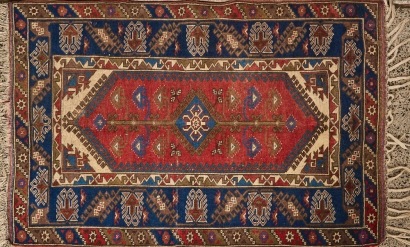 A Hand-Knotted Turkish Dosemealti Rug