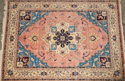 A Large Persian Heriz Finely Knotted Rug Carpet