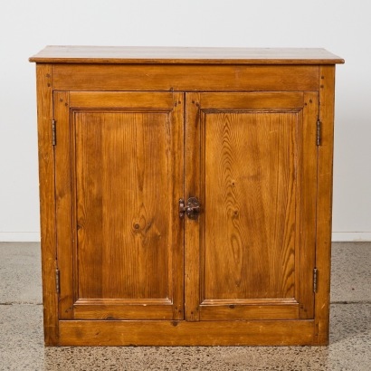 An Antique Primitive Pine Wood Sideboard