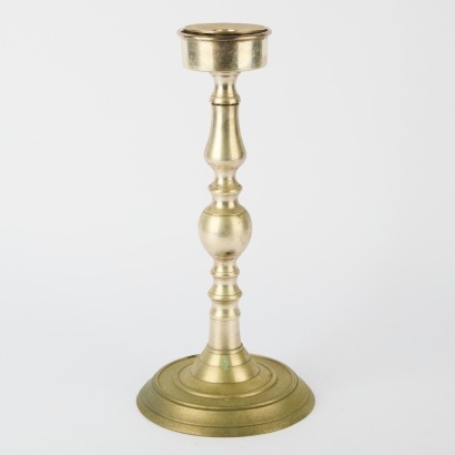 A Traditional Style Candle Holder