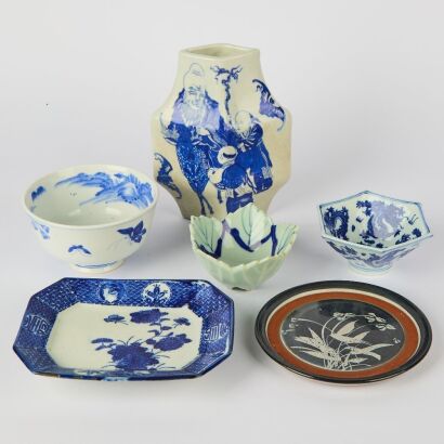 A Group of Six Asian Blue and White Small Objects