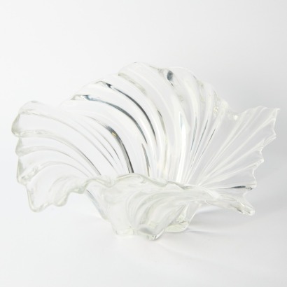 A Mikasa Swirl Centrpiece Fruit Bowl