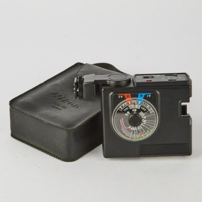 A Nikon Speedlight SB-15 Flash