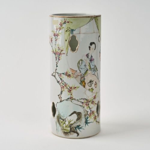A Chinese Late Qing Dynasty Famille-rose 'Ladies' Hat Stand