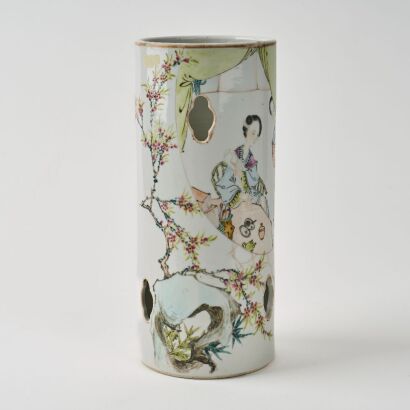 A Chinese Late Qing Dynasty Famille-rose 'Ladies' Hat Stand